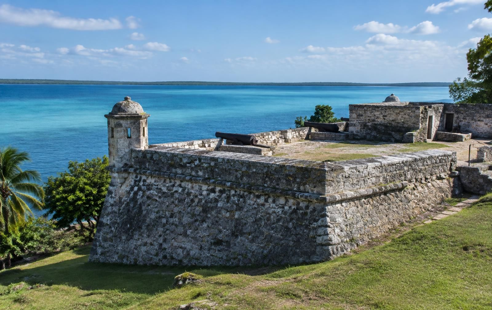 Visit the Fuerte de San Felipe.