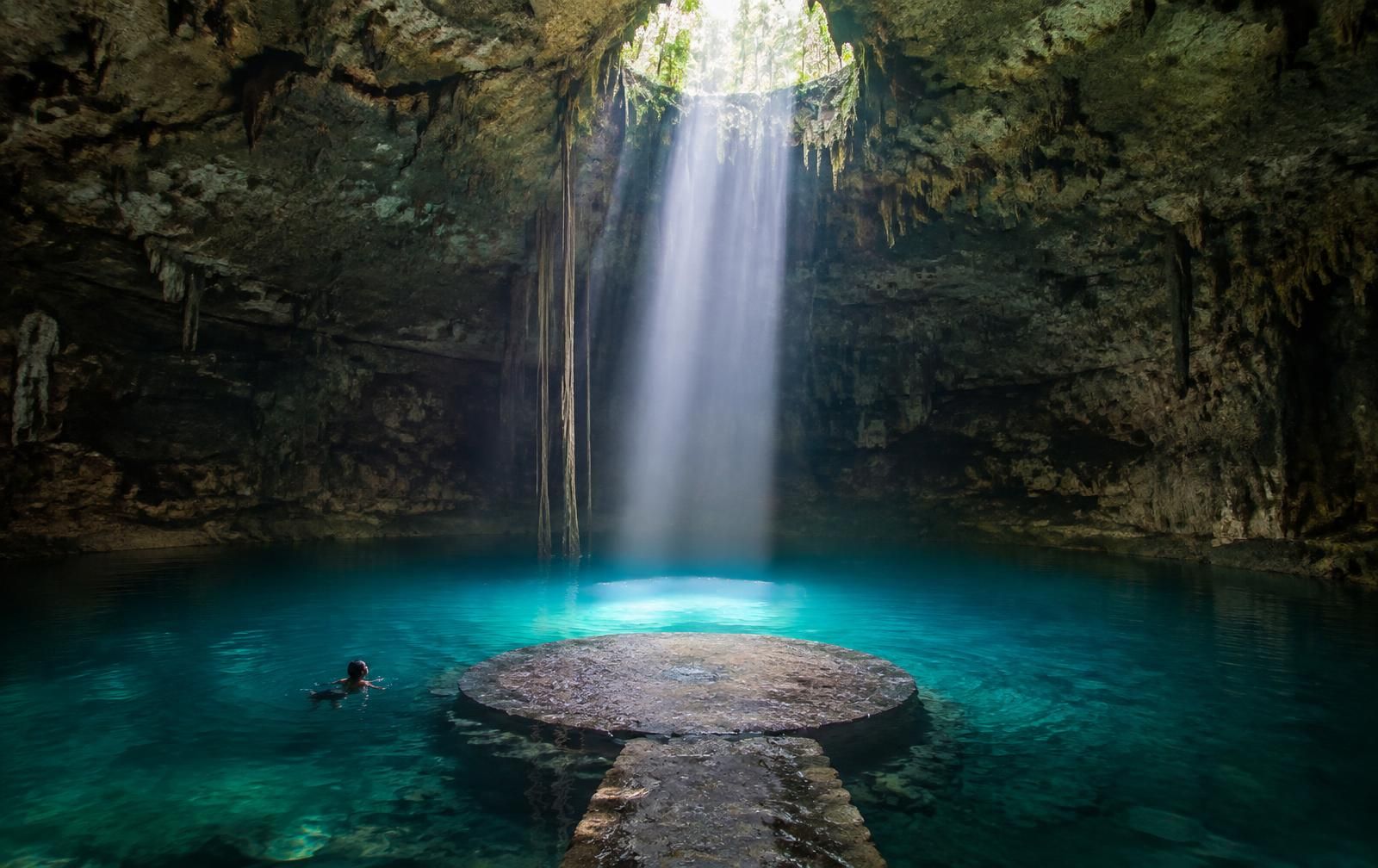 Cenote Suytun · light falling into the cenote